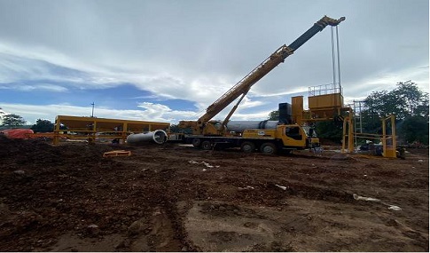 Mobile drum asphalt mixing plant for road construction